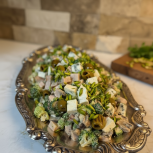 سالاد بوقلمون و سس پستو