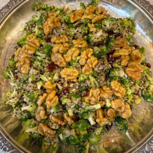 سالاد کینوا و کرنبری